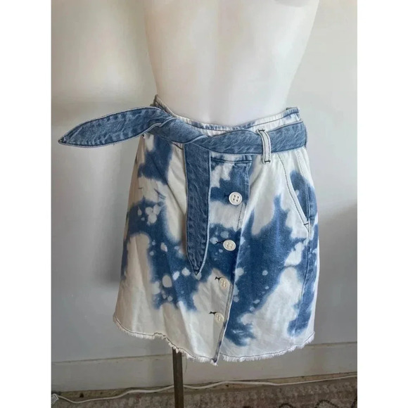 Women's BDG Urban Outfitters Bleached Denim Mini Skirt Raw Hem Size S GUC! 0207 - Picture 2 of 16